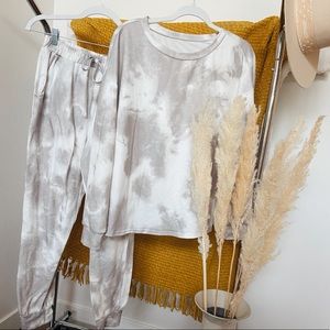 Neutral tie dye lounge set 🤎 SOLD